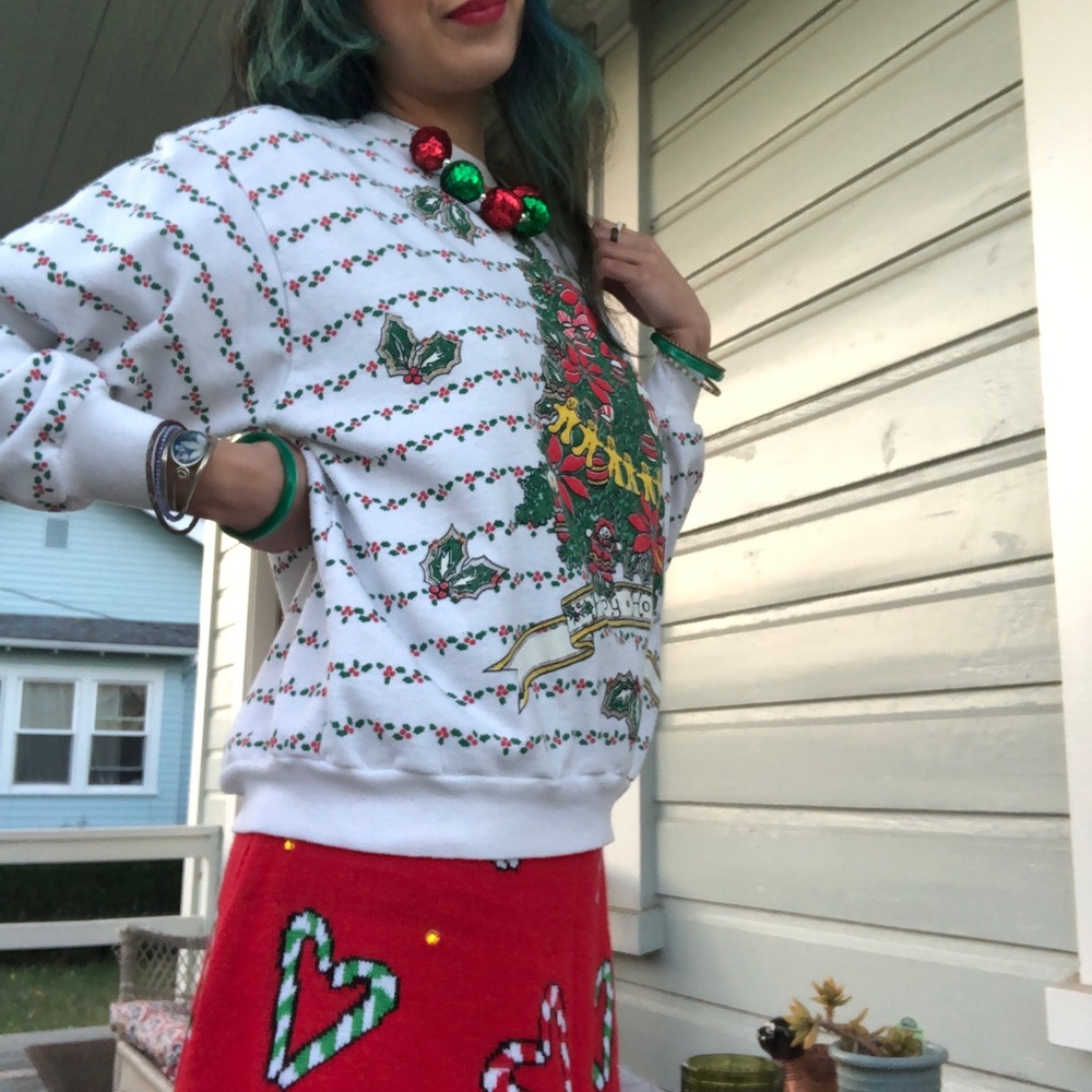 🎄 X-mas Tree Sweatshirt 🎄 - Picture 2 of 5